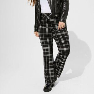 Torrid 2X Pocket Pixie Flare Studio Luxe Ponte Regular High-Rise Pant